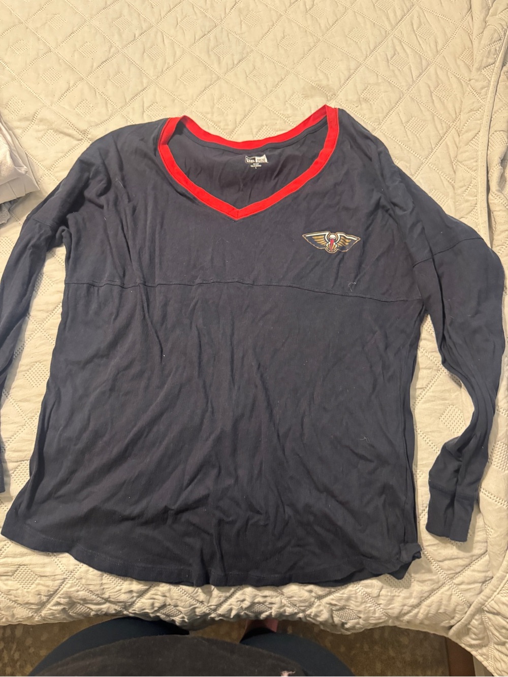 Women's Navy Long-Sleeve V-Neck Top with Red Trim New Orleans Pelicans